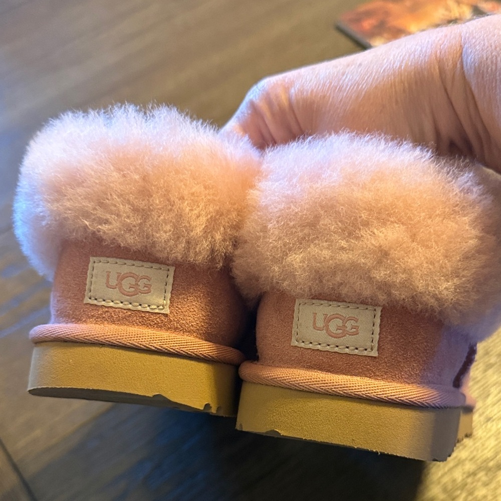 UGG Pink Suede Bailey Bow short boots with Satin Bow Brand New - Picture 2 of 5